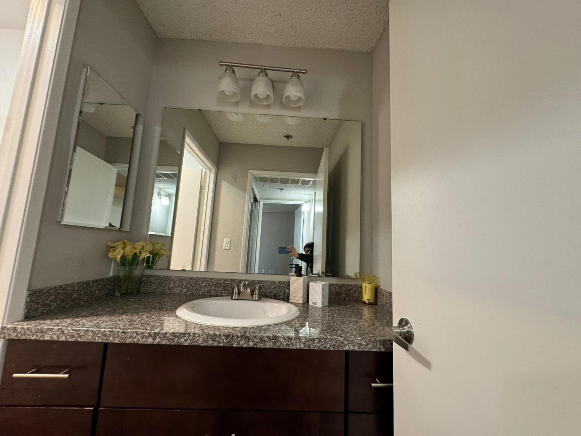 Incredible Two Bedroom Hollywood Apartments Free Parking Los Angeles Exterior foto