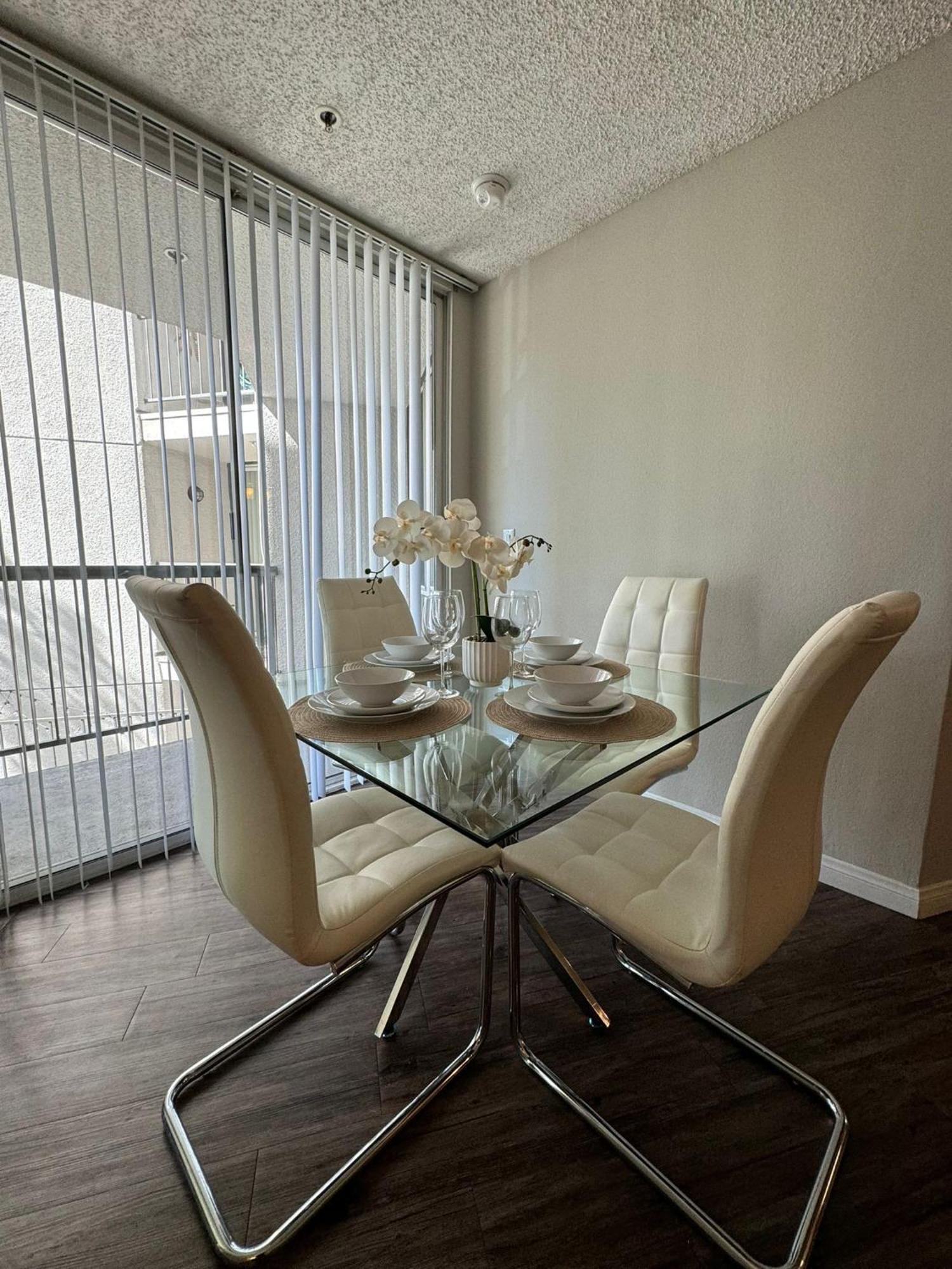 Incredible Two Bedroom Hollywood Apartments Free Parking Los Angeles Exterior foto