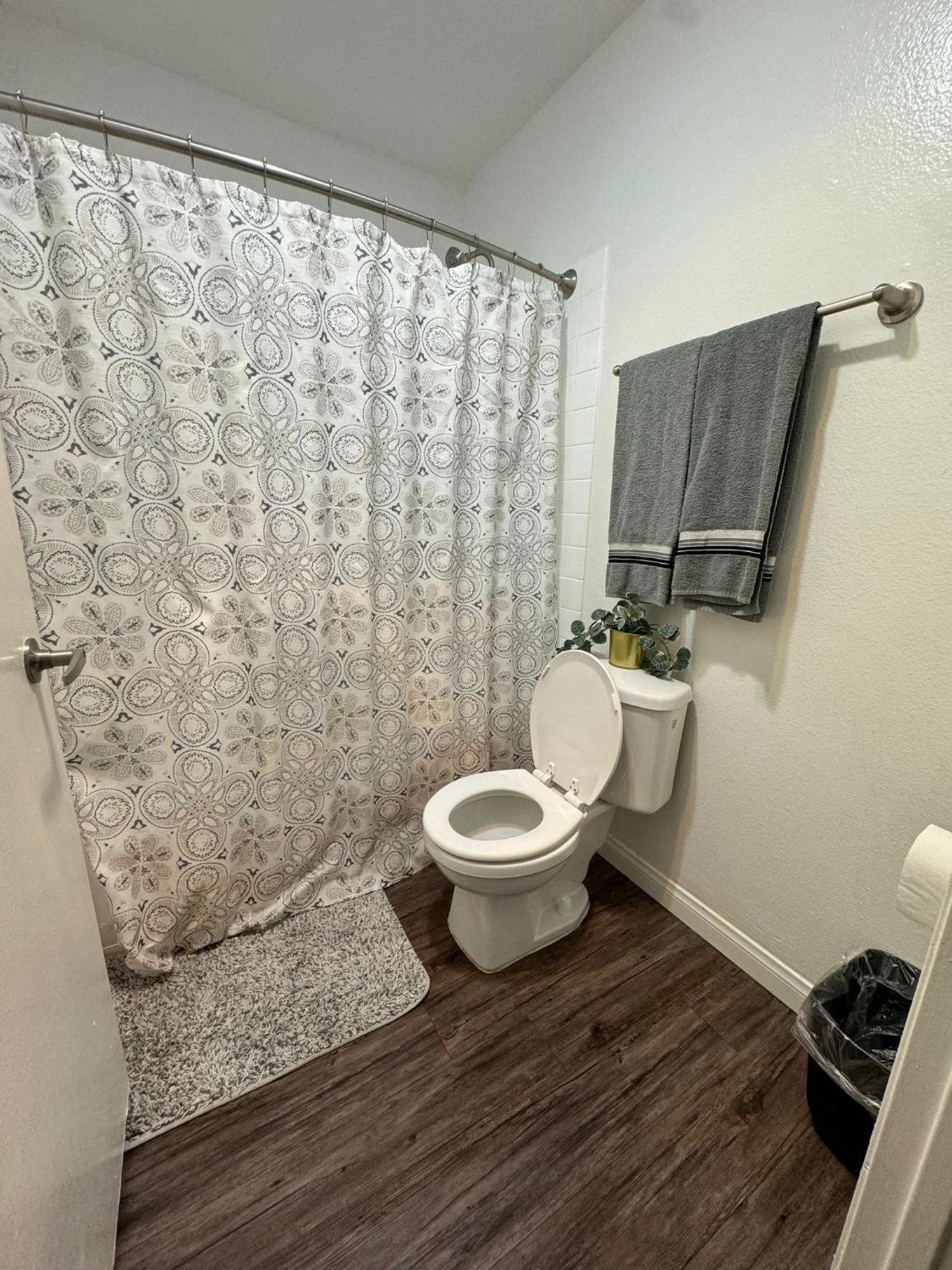 Incredible Two Bedroom Hollywood Apartments Free Parking Los Angeles Exterior foto