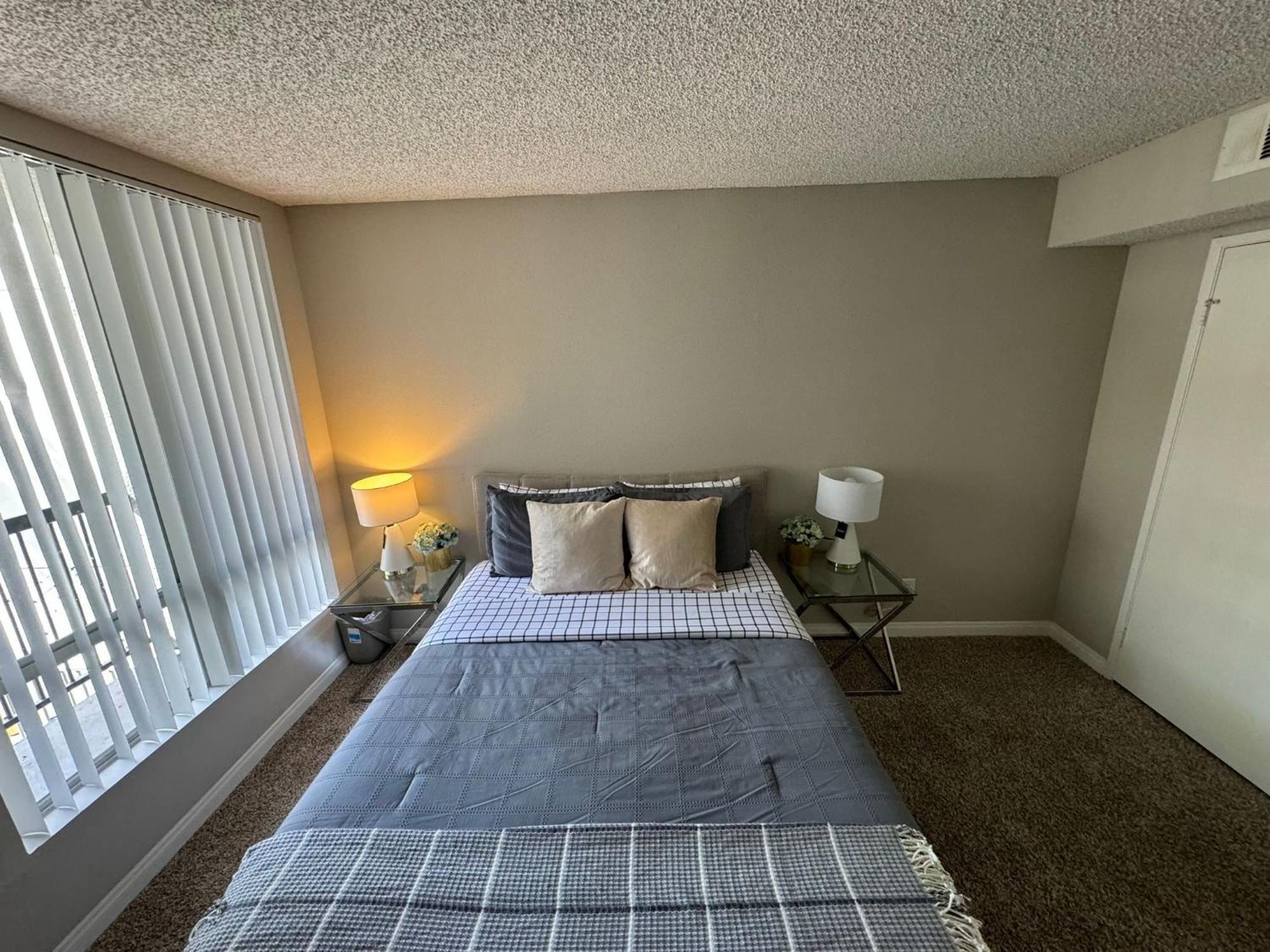 Incredible Two Bedroom Hollywood Apartments Free Parking Los Angeles Exterior foto