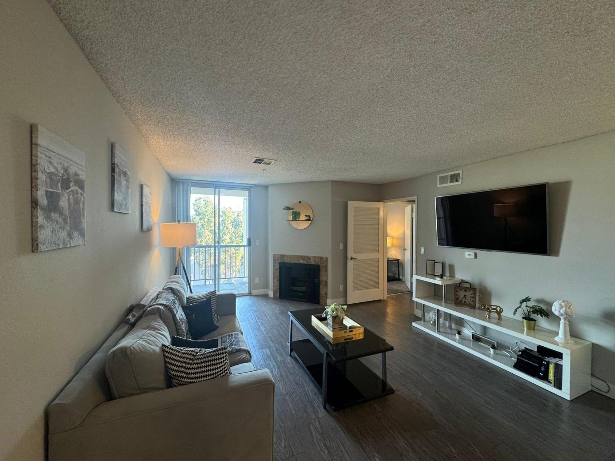 Incredible Two Bedroom Hollywood Apartments Free Parking Los Angeles Exterior foto