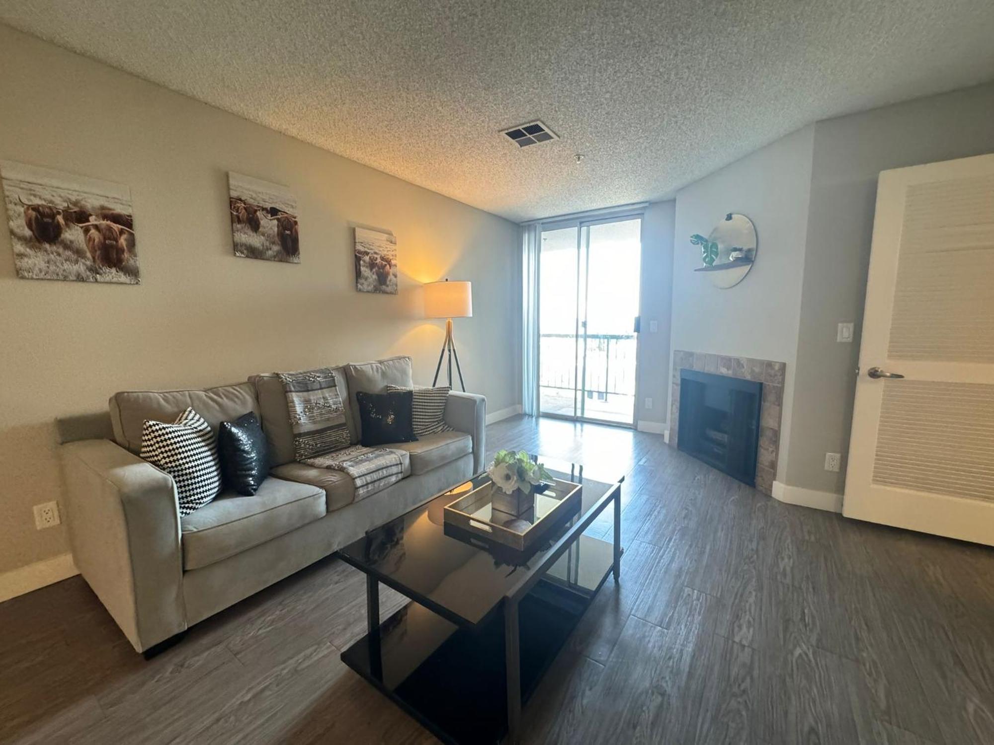 Incredible Two Bedroom Hollywood Apartments Free Parking Los Angeles Exterior foto